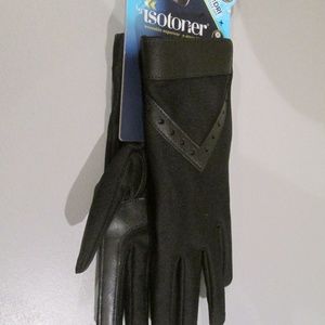 isotoner Accessories - NWT Isotoner Black Chevron Smart Dri Touch Gloves isotoner Accessories - NWT Isotoner Black Chevron Smart Dri Touch Gloves